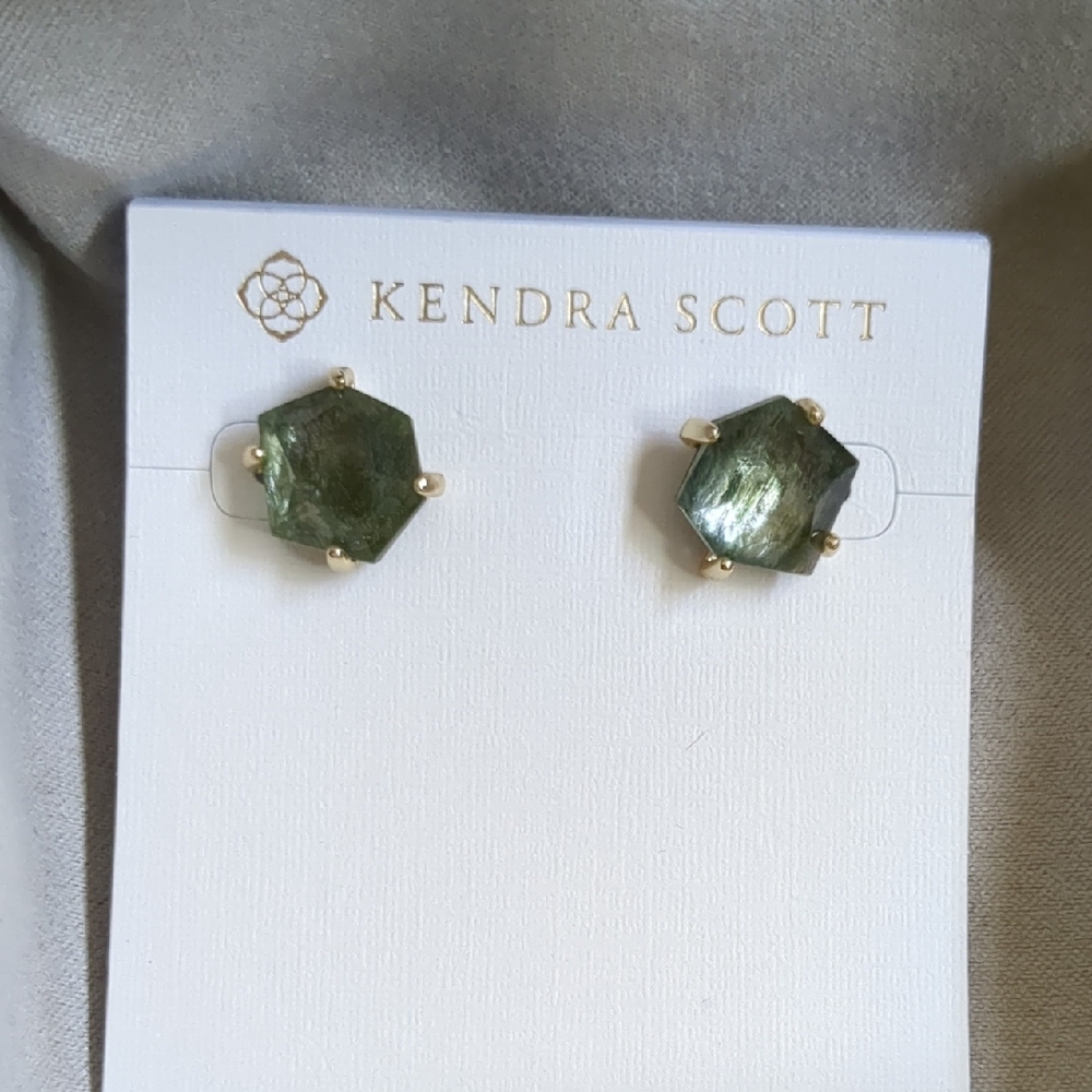 Kendra Scott Studs.